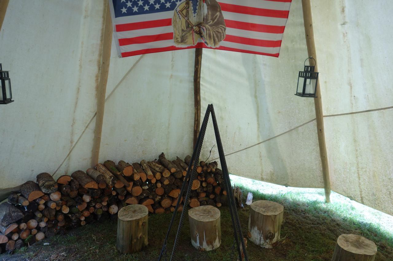 Hotel Levaltipis à Saint-Gatien-des-Bois Extérieur photo